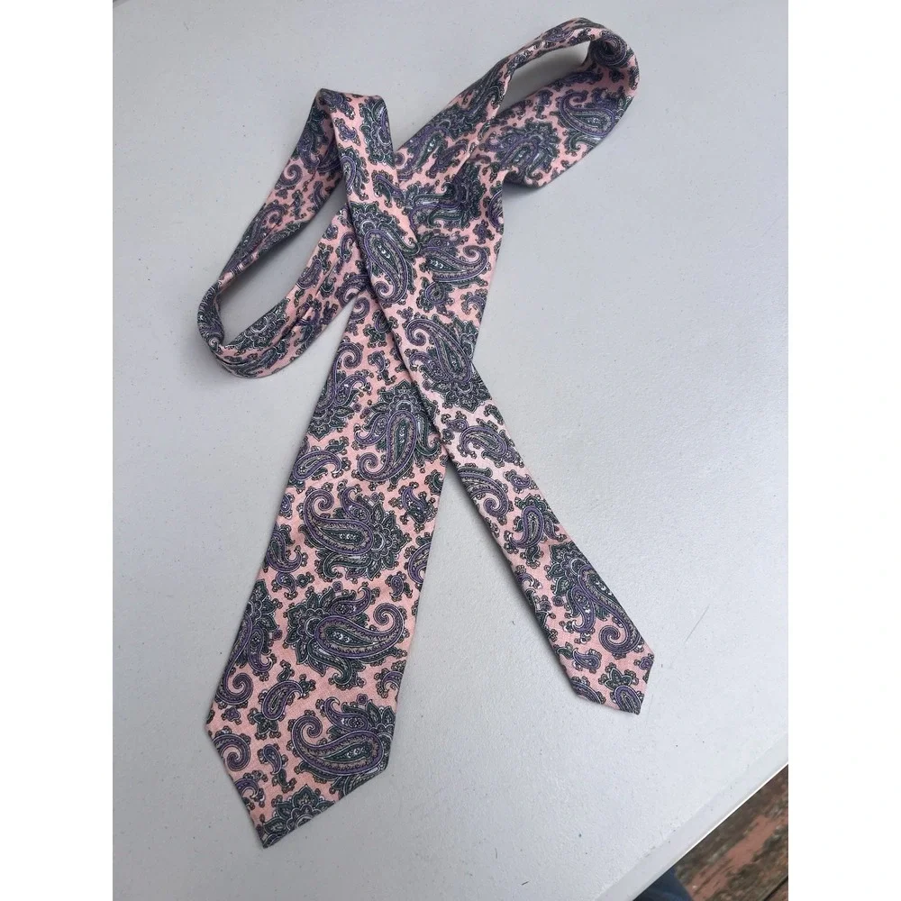 Briar Racquet Club Mens Tie Made in Italy Hand Sewn Pink Paisley 55